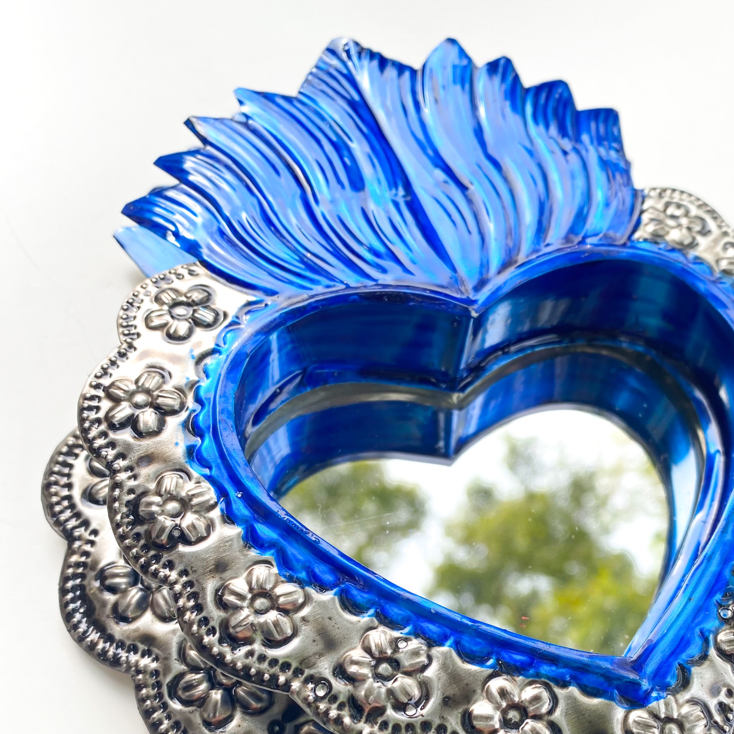 Espejo corazón de hojalata doble relieve 20 cm - Imagen 2