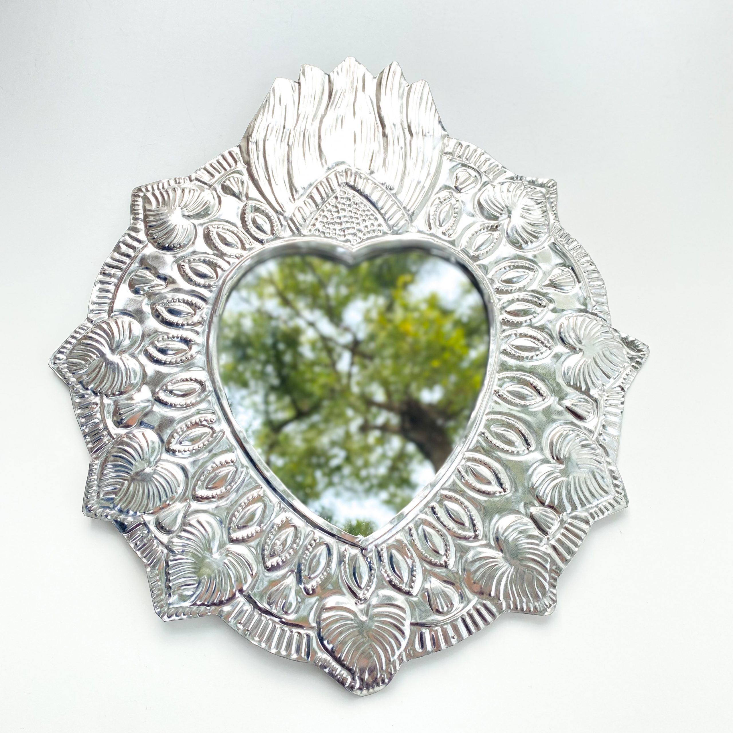 Espejo corazón de hojalata 30 cm