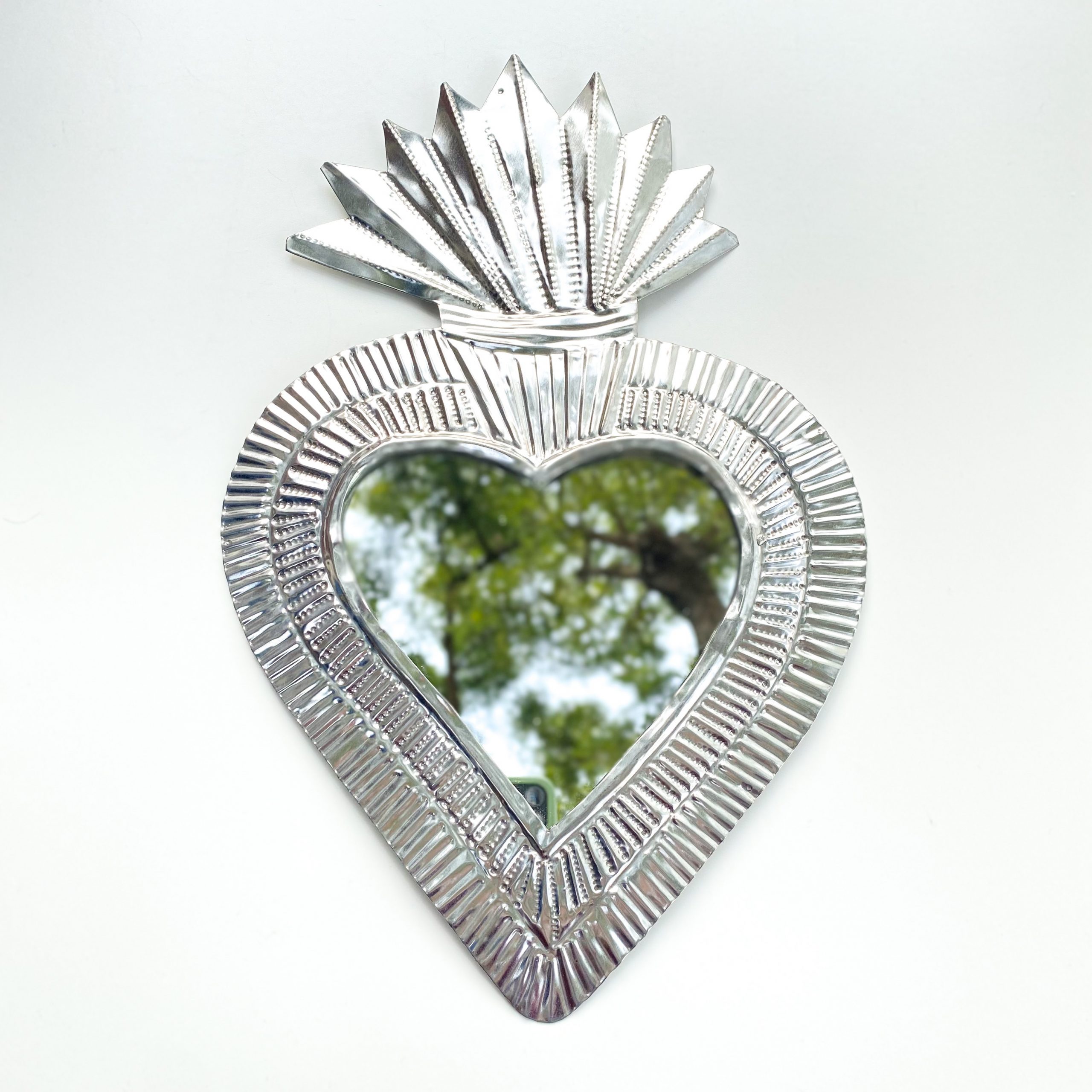 Espejo corazón de hojalata 30 cm