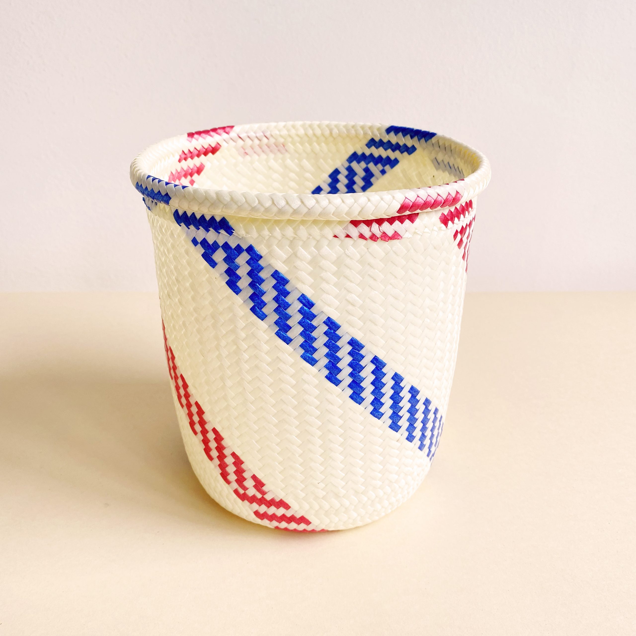 Canasto de plástico - 15 x 15 cm