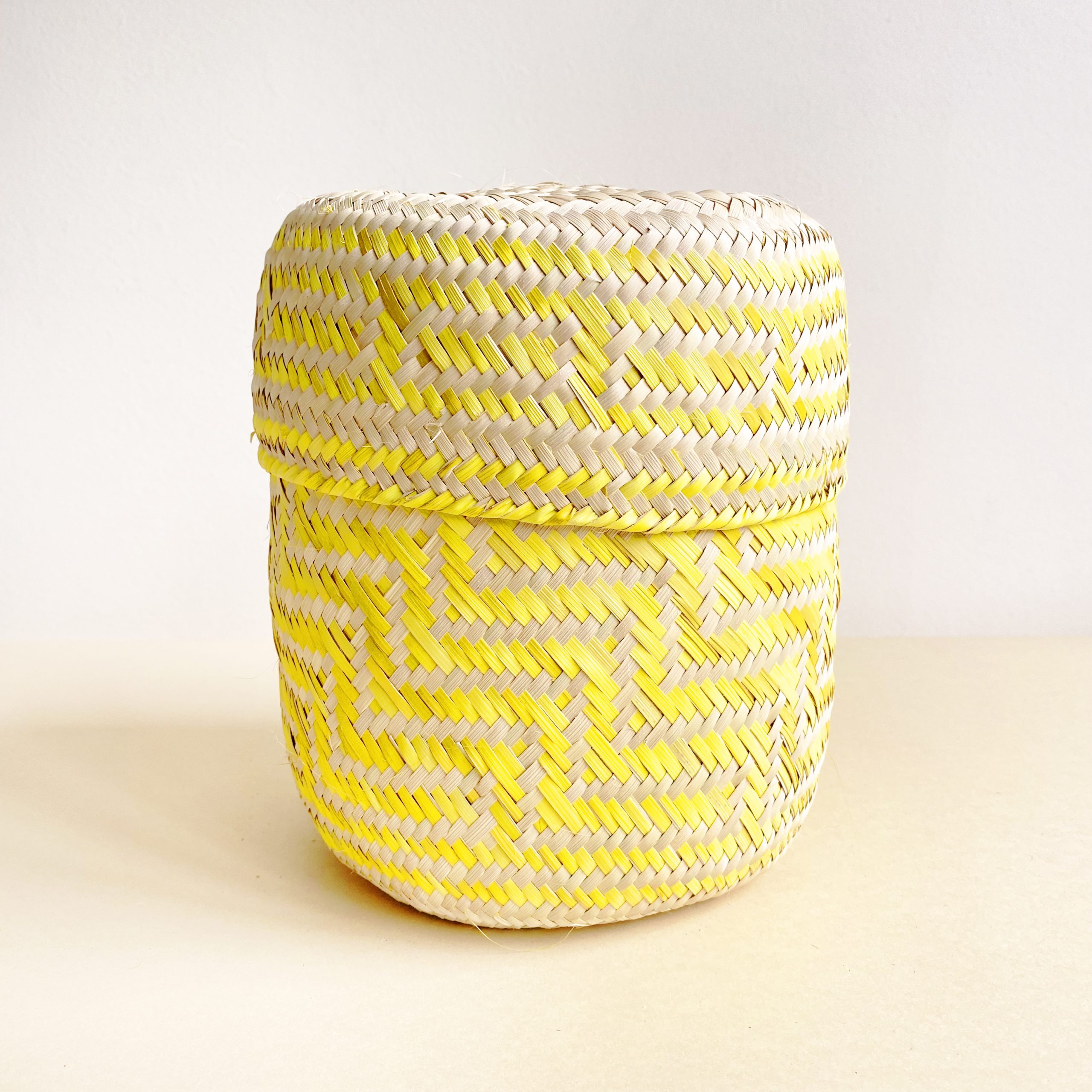 Canasto Antonia palma natural con tapa 15 x 15 cm